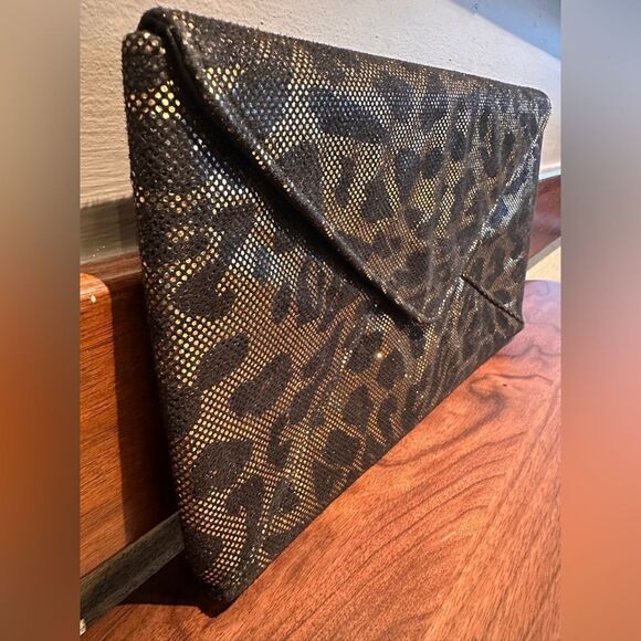 Chic Gold & Black Leopard Print Evening Clutch – Glam Statement Bag - Picture 7 of 15